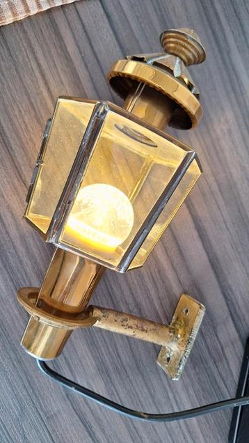 oud koetslampje met wandbeugel en led lamp beschikbaar voor biedingen