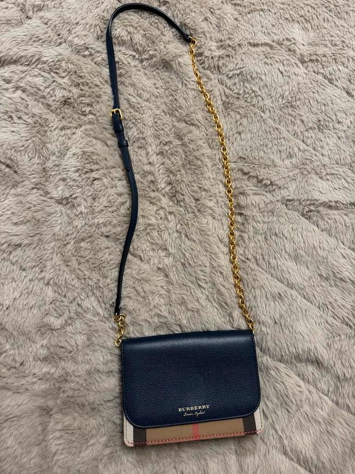 Burberry Schoudertasje Blauw, Sieraden, Tassen en Uiterlijk, Tassen | Damestassen, Zo goed als nieuw, Schoudertasje, Blauw, Ophalen of Verzenden