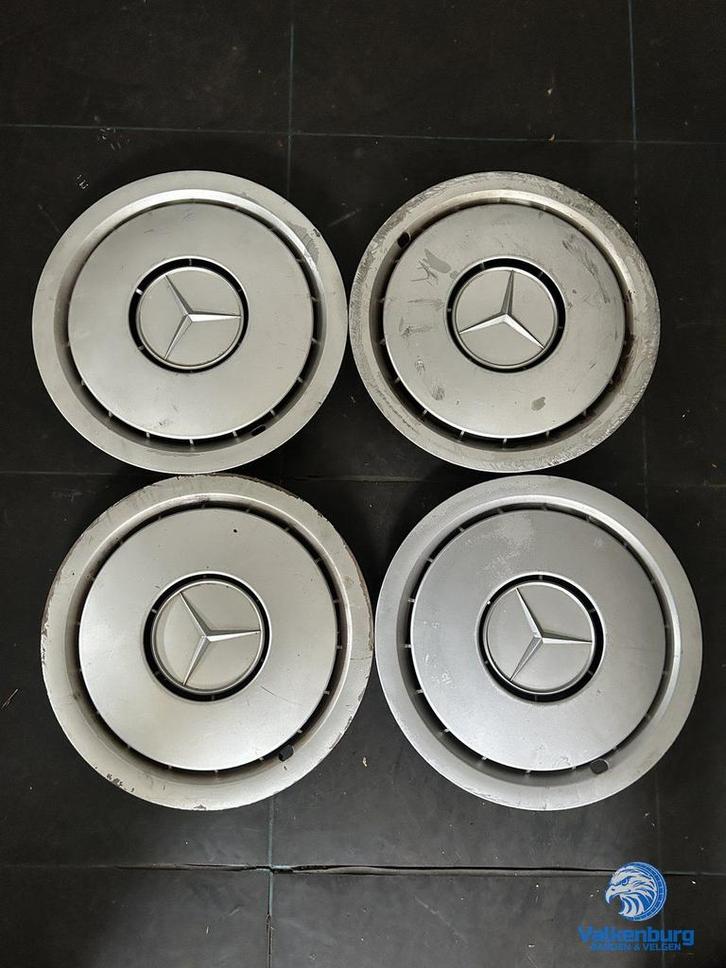 ORIGINELE Mercedes W201 W124 W126 wieldoppen 15 inch zilver, Auto diversen, Wieldoppen, Gebruikt, Ophalen of Verzenden