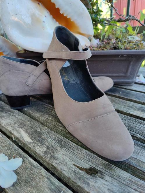 The Bird  Taupe Nubuck elegant hakje smalle leest C 43, Kleding | Dames, Schoenen, Zo goed als nieuw, Ophalen of Verzenden