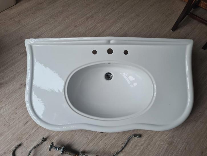 Grote oude wastafel met kranen Engels 112 cm breed, Doe-het-zelf en Verbouw, Sanitair, Gebruikt, Wastafel, Ophalen