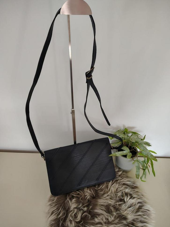 Donkerblauwe schoudertas, Sieraden, Tassen en Uiterlijk, Tassen | Damestassen, Zo goed als nieuw, Schoudertasje, Zwart, Ophalen of Verzenden