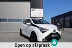 Toyota Aygo 1.0 VVT-i NAVI/CAMERA/CRUISE/LED/15''/VOLL, Voorwielaandrijving, Stof, Euro 6, 4 stoelen