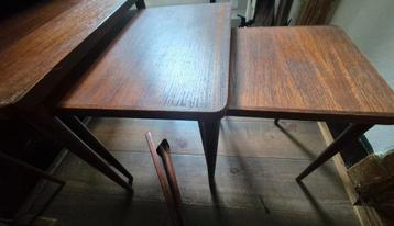 Vintage teak opknap mimiset houten bijzettafeltje pootjes beschikbaar voor biedingen