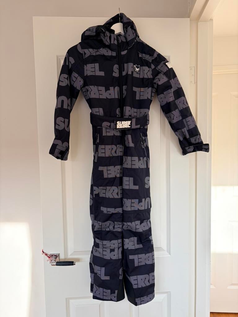 Ski/snow pak van ‘SuperRebel’ maat 128 MOOI, Overige merken, 100 tot 140 cm, Ophalen of Verzenden, Zo goed als nieuw