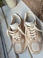 Hogan Sneakers - Zo goed als nieuw!, Kleding | Dames, Schoenen, Beige, Ophalen of Verzenden, Sneakers of Gympen, Hogan