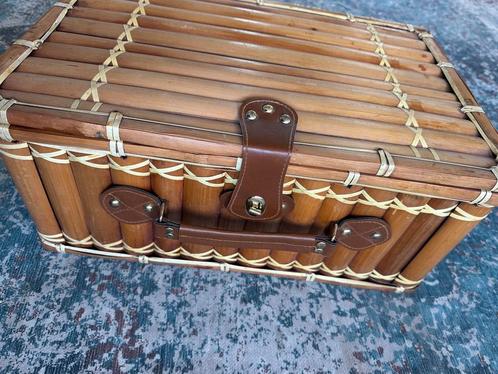 Vintage bamboe picknickbox, Hobby en Vrije tijd, Picknickmanden, Zo goed als nieuw, Ophalen