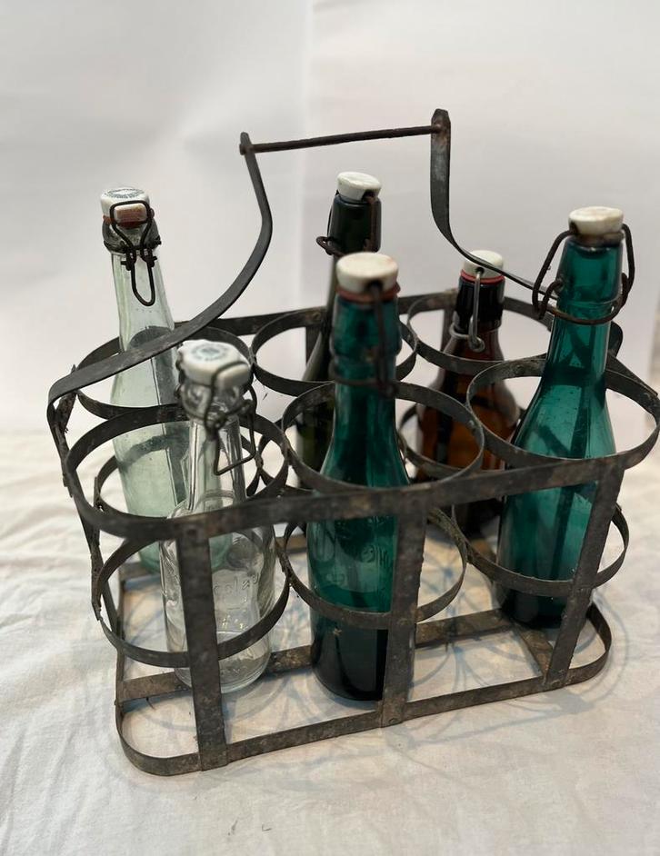 Oud flessenrek met 6 flessen, Antiek en Kunst, Curiosa en Brocante, Ophalen of Verzenden