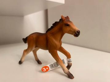 Schleich 13807 Mustang veulen met vaan beschikbaar voor biedingen
