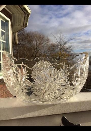 Grote kristallen glazen schaal, geslepen glas, ovaal kristal beschikbaar voor biedingen