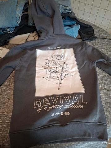 Hoody mt s beschikbaar voor biedingen