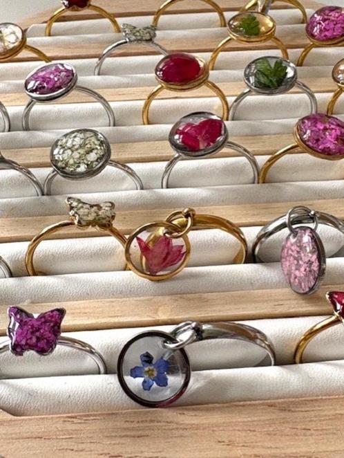 One size fits all RVS verstelbare ring met echte bloemen, Sieraden, Tassen en Uiterlijk, Ringen, Nieuw, Dame, 17 tot 18, Zilver