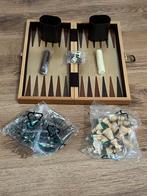 Backgammon en Schaakspel  Met Bord  hout kistje 28/28 cm, Ophalen of Verzenden, Nieuw, 8 personen of meer