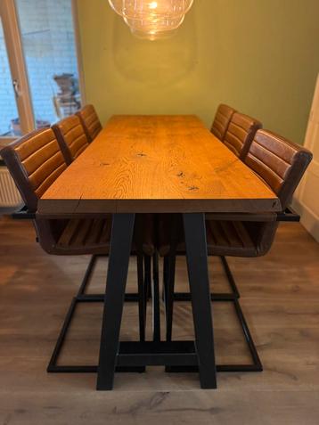 Bartafel + barstoelen beschikbaar voor biedingen