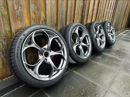 18" 5x114,3 Nieuwe Velgen + All Season banden, NIEUW!!!, Auto-onderdelen, Banden en Velgen, Banden en Velgen, All Season, 18 inch