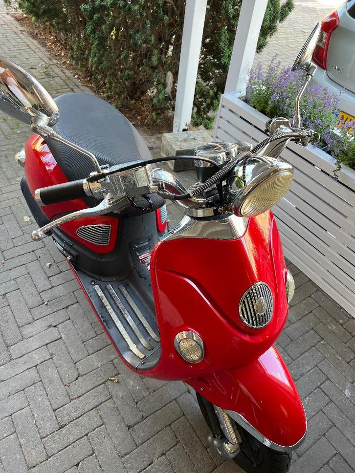 BTC Retro Scooter Rood, Fietsen en Brommers, Snorfietsen en Snorscooters, Gebruikt, Overige merken, Benzine, Ophalen of Verzenden