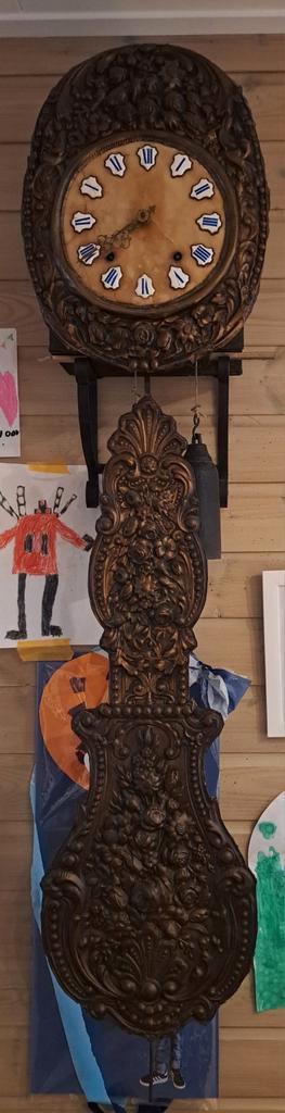 Antieke Comtoise Klok met Bloemmotieven, Antiek en Kunst, Antiek | Klokken, Ophalen of Verzenden