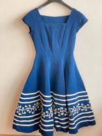 Handgemaakte jurk / dirndl. Dikke stof, Wijde rok. Zie foto, Kleding | Dames, Maat 38/40 (M), Carnaval, Ophalen of Verzenden, Kleding