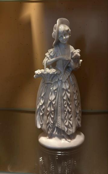 Beeldje van Duits porselein circa 1890. In perfecte staat. beschikbaar voor biedingen