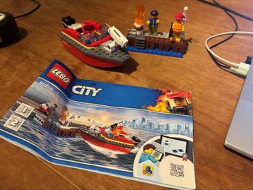 Lego City 60213 Brand aan de kade compleet