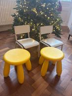 2 witte kinderstoeltjes + 2 IKEA krukjes, Kinderen en Baby's, Kinderkamer | Tafels en Stoelen, Ophalen, Gebruikt, Stoel(en)