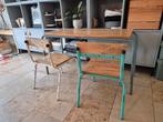 Vintage kinderbureau met 2 stoeltjes, Huis en Inrichting, Bureaus, Ophalen, Zo goed als nieuw