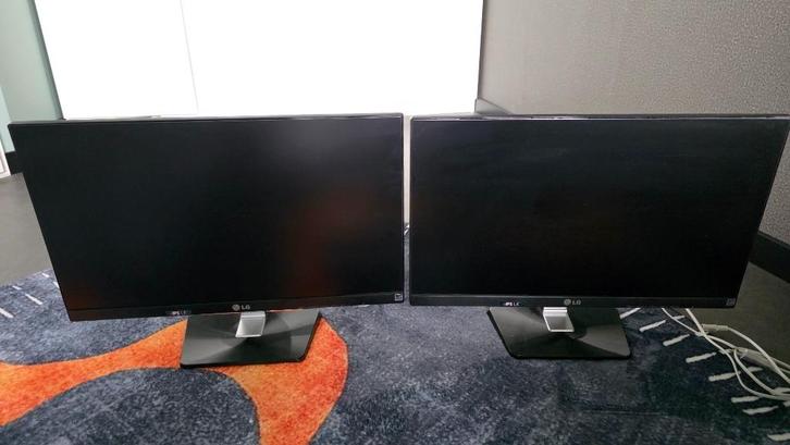 2x LG IPS237L -, Computers en Software, Monitoren, Gebruikt, 60 Hz of minder, HDMI, VGA, Gaming, Hoofdtelefoonaansluiting, Kantelbaar