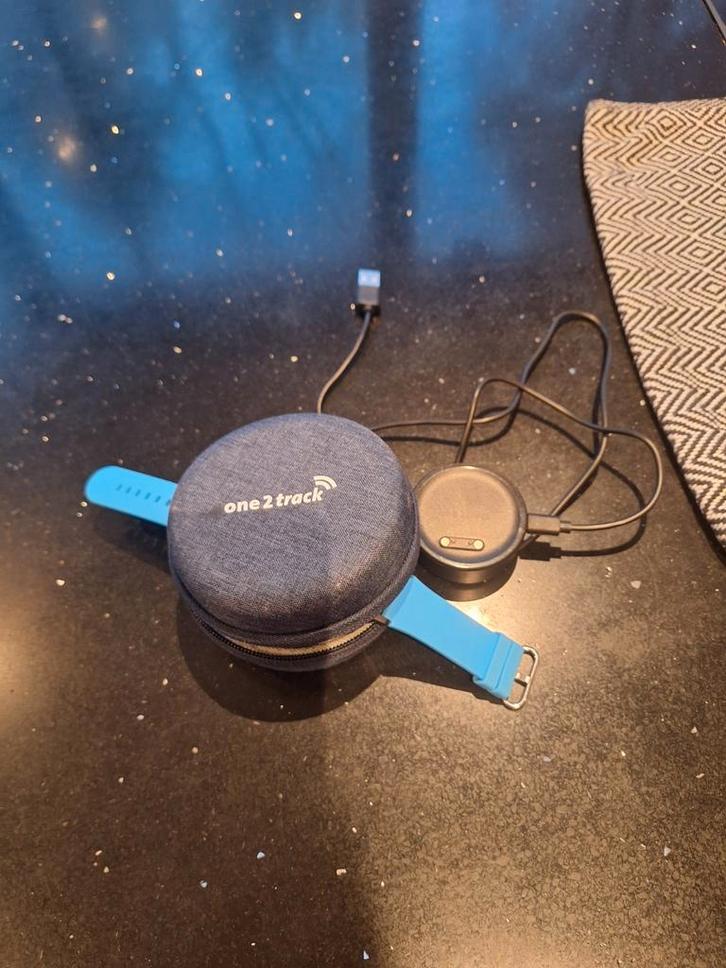 One2track Kinderhorloge vanaf 4 jaar, Sieraden, Tassen en Uiterlijk, Smartwatches, Gebruikt, Android, Blauw, GPS, Waterdicht, Ophalen of Verzenden