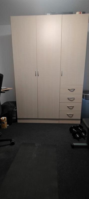 Grote Kleding Kast in Goede Staat (220/150/61,5) beschikbaar voor biedingen