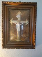 Oude kruisbeeld in lijst, Ophalen