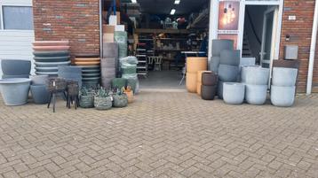 Grote partij nieuwe kunststof bloempotten - Uitverkoop! beschikbaar voor biedingen