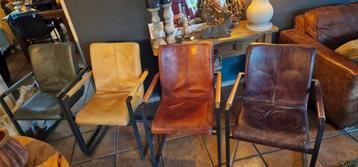 Vier mooie lederen stoelen beschikbaar voor biedingen