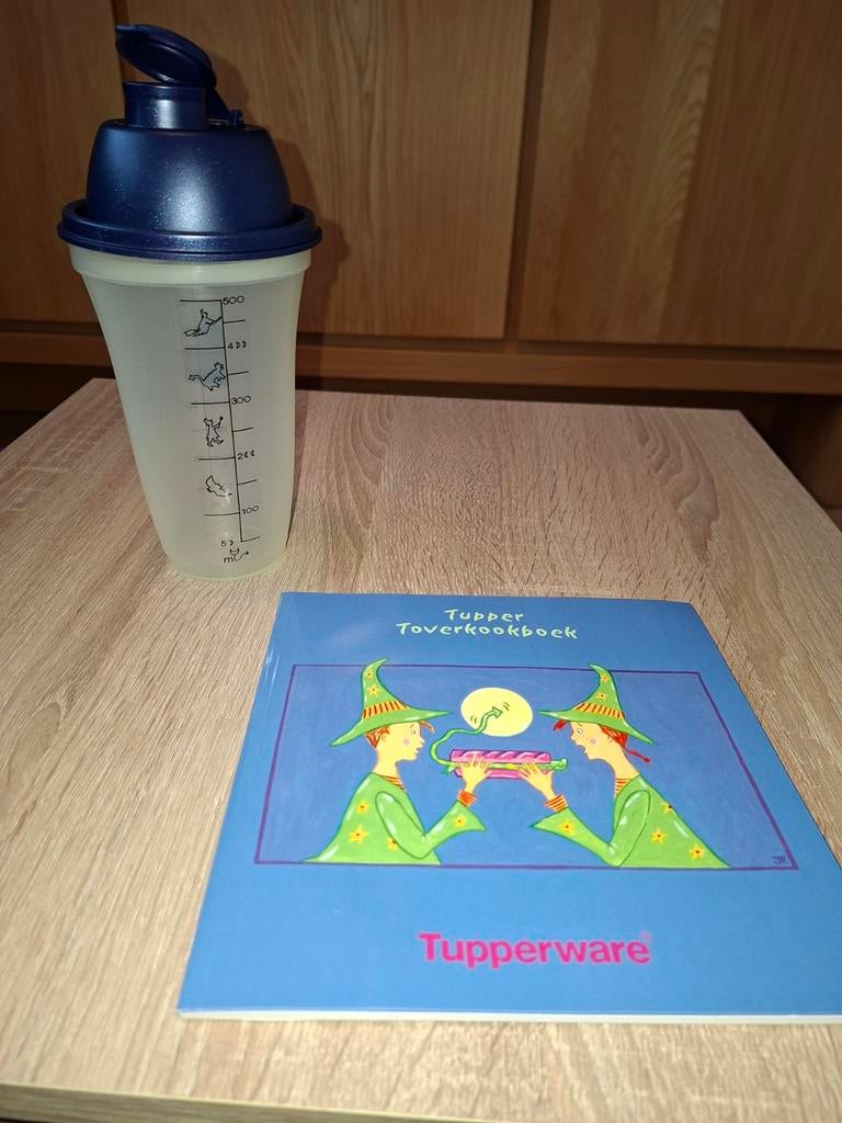 Tupperware “Quickshaker 500ml met Tupper Toverkookboek”., Huis en Inrichting, Keuken | Tupperware, Ophalen of Verzenden, Nieuw