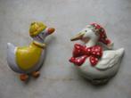 2 X Vintage Speldje - Eend met Muts 3.5 cm, Verzenden, Gebruikt, Dier of Natuur, Speldje of Pin