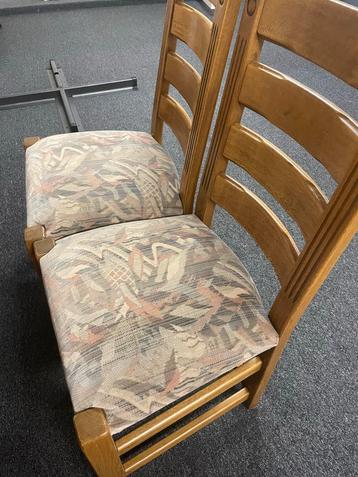 Eettafel met 6 Stoelen beschikbaar voor biedingen