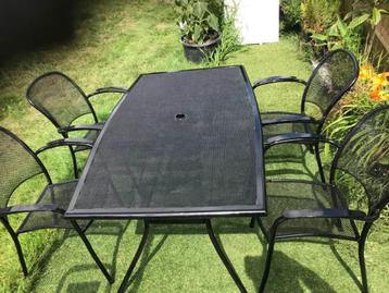 Mooi metaal tuinstel. Tafel en 4 x stoelen  beschikbaar voor biedingen