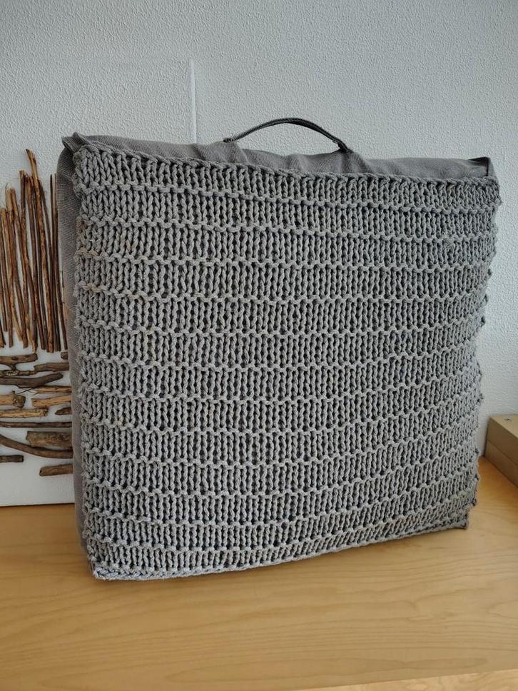 Groot Grijs Matraskussen, Huis en Inrichting, Woonaccessoires | Kussens, Gebruikt, Grijs, Vierkant, Ophalen