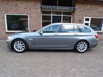 BMW 5-serie Touring 528i High Executive Automaat / Leder / P, Auto's, BMW, Te koop, Zilver of Grijs, 14 km/l, Benzine