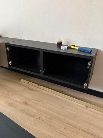 GRATIS!! Ikea besta kast met deurtjes