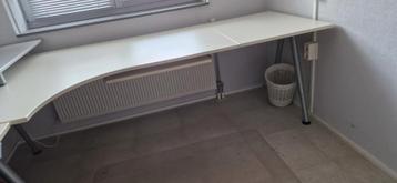 Ikea Effektiv Bureau - In hoogte verstelbaar beschikbaar voor biedingen