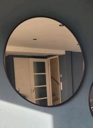 Grote ronde spiegel  beschikbaar voor biedingen