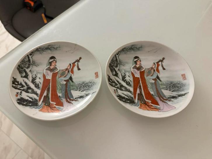 Twee decoratieve Chinese borden, Antiek en Kunst, Antiek | Schalen, Ophalen of Verzenden