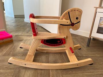 Houten hobbelpaard beschikbaar voor biedingen