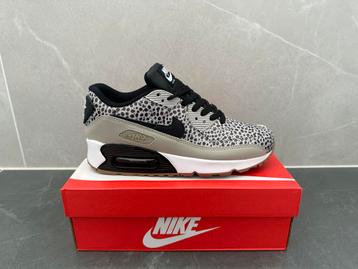 Nike air max 90 beschikbaar voor biedingen