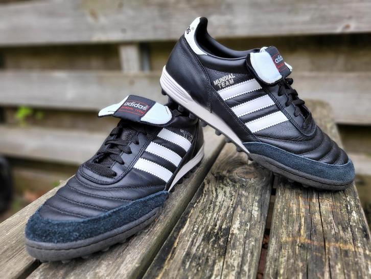 Adidas Mundial Team kunstgras voetbalschoenen maat 42, Kleding | Heren, Schoenen, Zo goed als nieuw, Sportschoenen, Zwart, Ophalen of Verzenden
