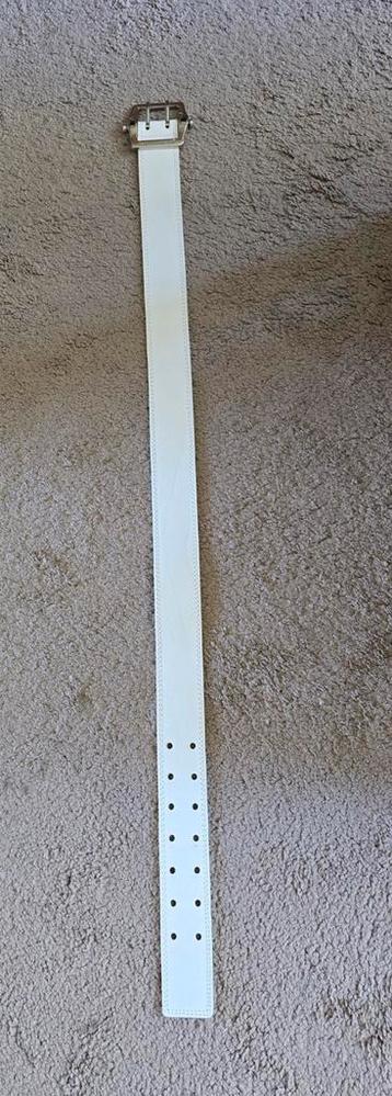 Te koop witte riem. Merk: Hans Ubbink. 85cm lang, 5cm breed. beschikbaar voor biedingen