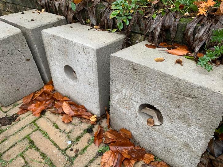 Betonnen Voetstukken voor fietsenrek, Tuin en Terras, Palen, Balken en Planken, Gebruikt, Palen, Minder dan 180 cm, Ophalen