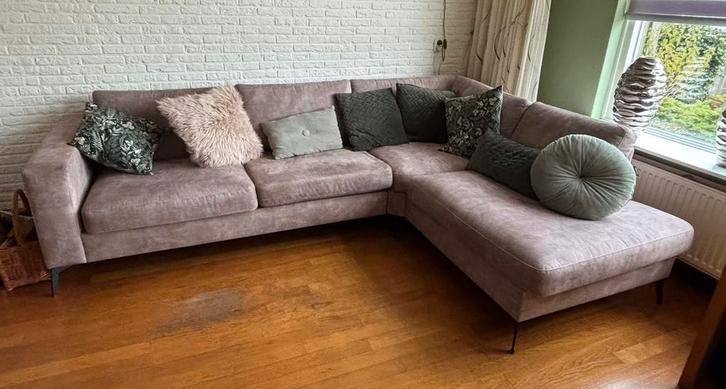 Amper 2 jaar oude hoekbank in nieuwstaat., Huis en Inrichting, Banken | Bankstellen, Zo goed als nieuw, Hoekbank, Vierpersoons of meer