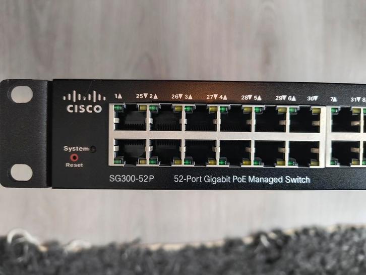 Cisco SG300-52P Gigabit PoE Switch - Zeer Goed!, Computers en Software, Netwerk switches, Ophalen