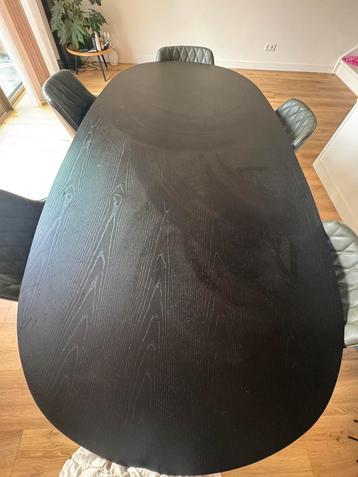 Eettafel met 6 stoelen – Luxe & comfort beschikbaar voor biedingen